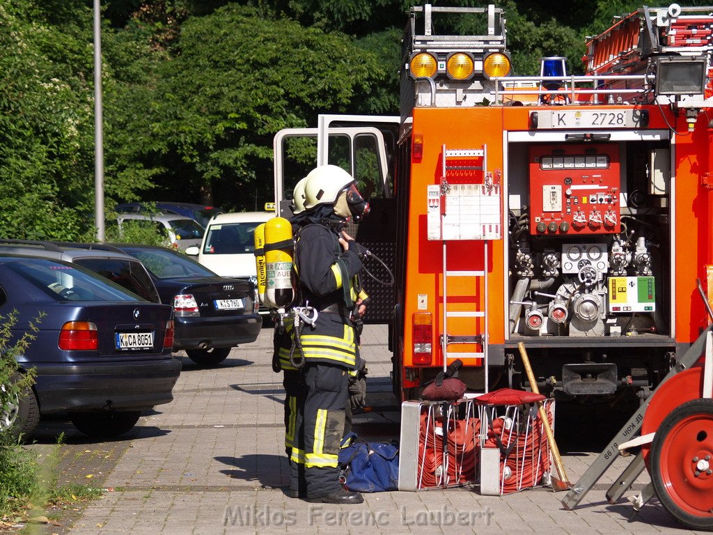 Brand Wohnung mit Menschenrettung Koeln Vingst Ostheimerstr  P065.JPG